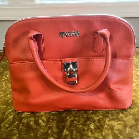 Kenneth Cole Reaction Purse Height 10 Width 15 Depth 6 Drop 6 - Picture 1 of 3